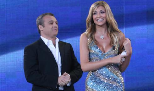 CANALE 5 SOSPENDE ANCHE SCHERZI A PARTE