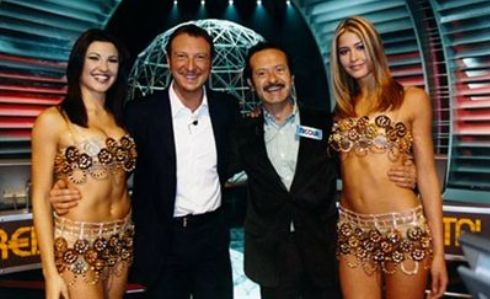 ASCOLTI TV DI SABATO 7 LUGLIO 2012: VINCE IL PRANZO DELLA DOMENICA (17.1%), DISASTROSO SCHERZI A PARTE (9.27%). TECHETECHETE’ (18.89%) MEGLIO DI VELINE (16.39%)