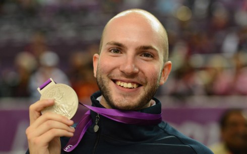 ASCOLTI TV DI LUNEDI 30 LUGLIO 2012: IL NUOTO OLIMPICO (18.82%) MEGLIO DI SKY KIDS (14.27%). MALE DIVERSO DA CHI (9.1%). 4MLN E IL 23.6% PER L’ARGENTO DI CAMPRIANI NEL TIRO A SEGNO