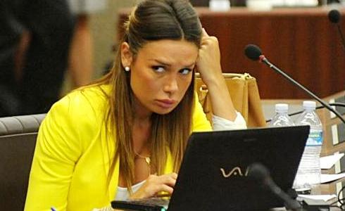 UOMINI E DONNE: TUTTE BUFALE. LA STORIA DEI TRONI IMPROBABILI ALLA CORTE DI MARIA DE FILIPPI