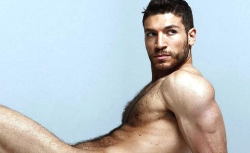 VALERIO PINO, DOPO LE FOTO HOT, HA PERSO LA MEMORIA (DICE!)