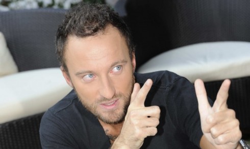 FRANCESCO FACCHINETTI TORNA NELLA SECONDA SERATA DI RAI 2 CON UNA SORTA DI INDIETRO TUTTA