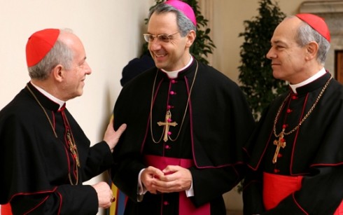 ASCOLTI TV DI DOMENICA 26 AGOSTO 2012: PAPA LUCIANI (3,2MLN – 17.54%) PREVALE SU GUARDIA DEL CORPO (9.9%). SERIE A AL 5.57% SU PREMIUM, LA DOMENICA SPORTIVA RIPARTE DAL 14.95%