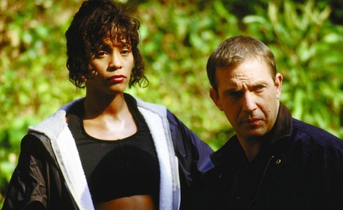 IL TELECOMANDO, LA GUIDA TV DI DM: 26 AGOSTO 2012. THE BODYGUARD SU CANALE 5 NELLA SERA IN CUI RIPARTE LA SERIE A