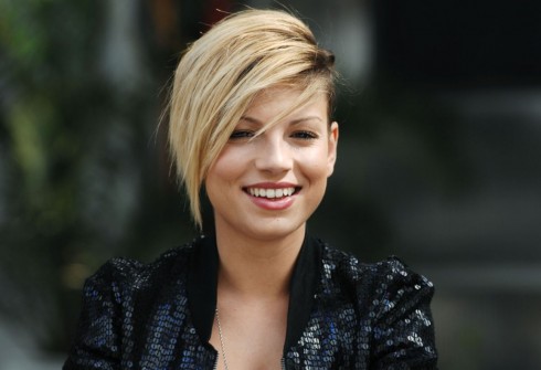 EMMA MARRONE: “LE PERSONE SANNO DISTINGUERE TRA ESSERE ARTISTA E FARE MARCHETTE”