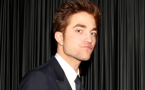 ROBERT PATTINSON AL JIMMY KIMMEL LIVE TACE SUL TRADIMENTO DI KRISTEN STEWART