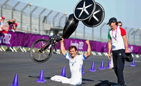 LE FAVOLE BELLE DELLE PARALIMPIADI. PER ALEX ZANARDI L’ORO E LA CONDUZIONE DI SFIDE