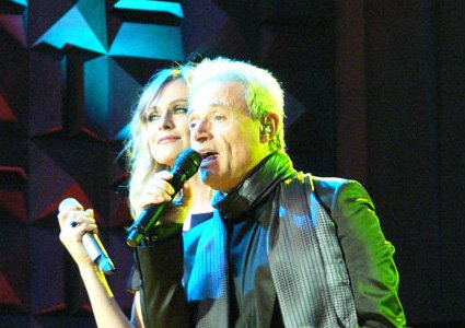 ASCOLTI TV DI SABATO 1 SETTEMBRE 2012: CANTARE E’ D’AMORE (2,8MLN – 14.6%) BATTE L’ULTIMA DI CIAO DARWIN (13%)