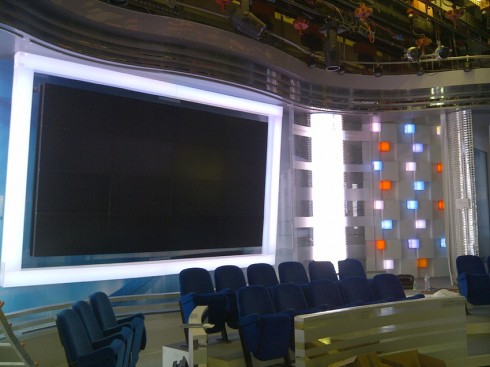 BOOM! ECCO LA NUOVA SCENOGRAFIA DELLA VITA IN DIRETTA (NUOVE FOTO)