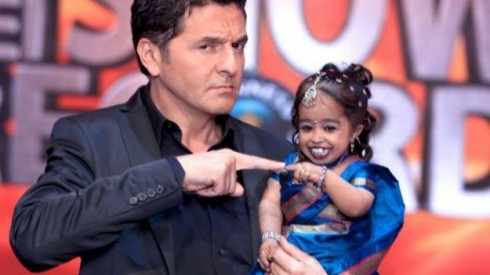 ASCOLTI TV DI GIOVEDI 27 SETTEMBRE 2012: LO SHOW DEI RECORD (4,9MLN – 19.76%) STACCA NARDONE (16.97%). IN CRESCITA PECHINO EXPRESS (8.86%), OTTIMO PIAZZAPULITA (7.74%)