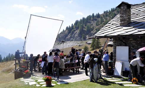 NATALE A 4 ZAMPE: CANALE 5 PUNTA SUL TELEPANETTONE CON MASSIMO BOLDI