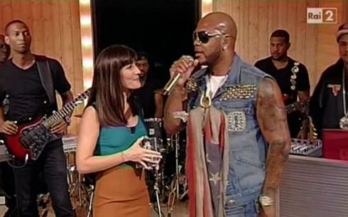 QUELLI CHE…E GLI INTOPPI DELLA DIRETTA. FLO RIDA ORFANO DELLA BASE MUSICALE