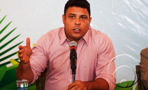 RONALDO RAGGIUNGE 118 KG E CERCA DI PERDERE PESO IN TV (VIDEO)