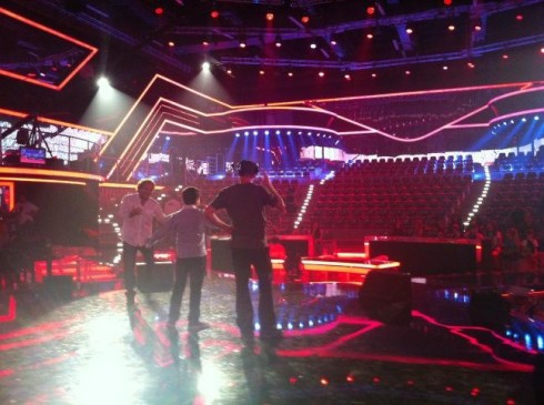 DM LIVE24: 6 SETTEMBRE 2012. LA DE FILIPPI DIETRO LE QUINTE DEL CONCERTO DEL VINCITORE, FISCHI PER CARTA, LA BALIVO A MISS ITALIA, ECCO LA SCENOGRAFIA DI TI LASCIO UNA CANZONE, VICTORIA CABELLO HD