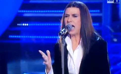 TALE E QUALE SHOW VS I CESARONI 5: PAOLO CONTICINI IMITA TINA TURNER. NATHALIE GIANNITRAPANI FA VISITA ALLA GARBATELLA