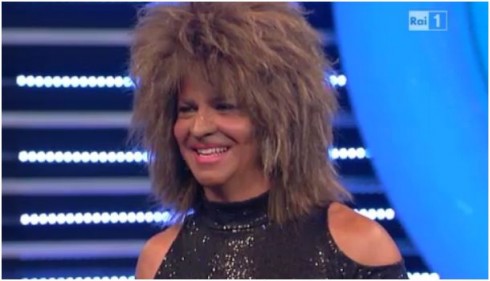 ASCOLTI TV DI VENERDI 19 OTTOBRE 2012: OLTRE 5 PUNTI TRA TALE E QUALE SHOW (23.43%) E I CESARONI (18%), CROZZA RIPARTE DAL 7.71%