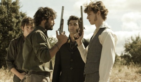 TIERRA DE LOBOS PASSA AL MERCOLEDI’ SERA PER SFUGGIRE AL CONFRONTO CON TERRA RIBELLE 2