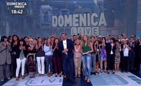 NUOVA CONDUTTRICE A DOMENICA LIVE?