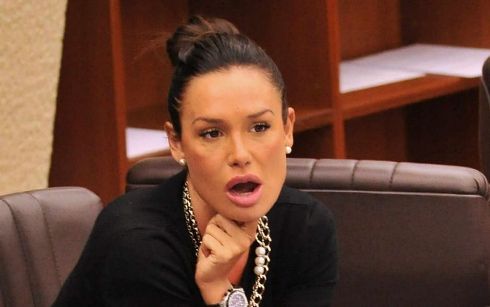 NICOLE MINETTI VOLA NEGLI STATES: BASTA FANGO, SOGNO DI FARE LA FIRST LADY