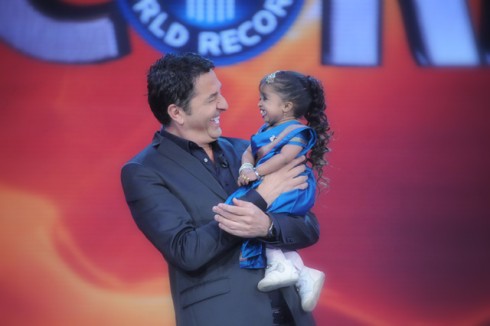 ASCOLTI TV DI GIOVEDI 11 OTTOBRE 2012: VINCE LO SHOW DEI RECORD (4,9MLN – 18.97%). PECHINO EXPRESS CRESCE AL 9%, PIAZZAPULITA TOCCA IL 7.63%