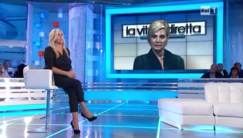 SIMONA VENTURA A LA VITA IN DIRETTA PER LA VICENDA DEL BAMBINO CONTESO