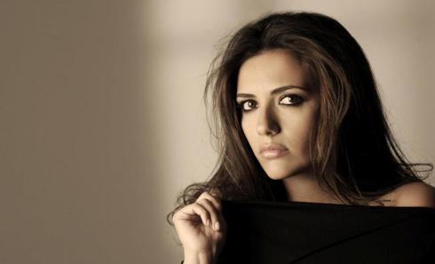 SERENA ROSSI A DM: FARE LA CATTIVA E’ UNA SORTA DI RIVALSA. DOPO LA SCENA DI PASSIONE IN RIS MI ARRIVANO PROPOSTE HOT