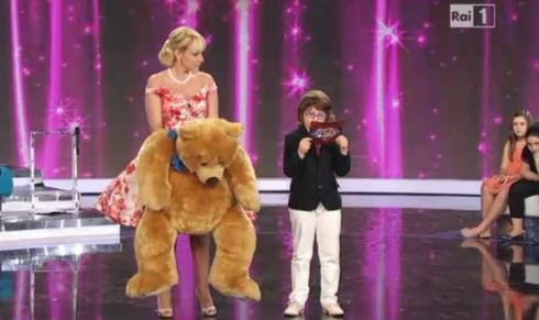 ASCOLTI TV DI SABATO 24 NOVEMBRE 2012: VINCE TI LASCIO UNA CANZONE SFIORANDO I 5 MLN (22.18%), THE WINNER IS A 4,4 MLN (19.62%). AMICI AL 19.77%