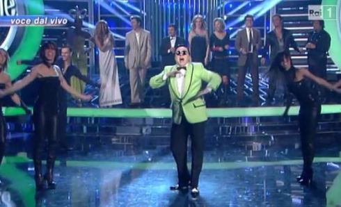 ASCOLTI TV DI VENERDI 9 NOVEMBRE 2012: IN 5,9 MLN PER TALE E QUALE SHOW (23.46%), I CESARONI A 4,4 MLN (17.5%). MALE AMORE CRIMINALE (4.84%)