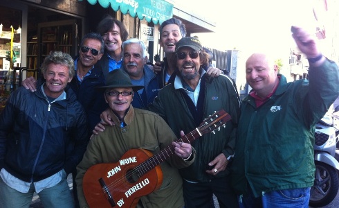 FIORELLO TORNA SU TWITTER CON GLI AMICI DELL’EDICOLA. MA E’ SOLO PER UN SALUTINO