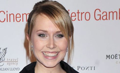 I CESARONI 5: ARRIVA MARGOT SIKABONYI