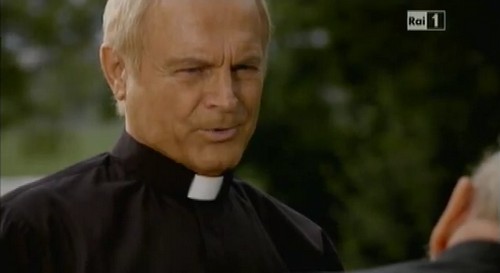 ASCOLTI TV DI GIOVEDI 6 DICEMBRE 2012: DON MATTEO DOMINA ANCHE IN REPLICA (19%), UN MINUTO PER VINCERE CRESCE ALL’8.56%. SERVIZIO PUBBLICO ALL’11.1%