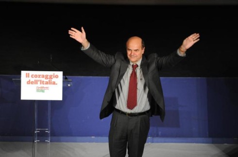 ASCOLTI TV DI DOMENICA 2 DICEMBRE 2012: PARTE BENE L’ISOLA CON 5,3 MLN E IL 20.32%. MENTANA (6.10%) SUPERA LO SPECIALE TG2 (4.58%). LA D’URSO ARRIVA AL 14.34%. QUELLI CHE AL 9.42%