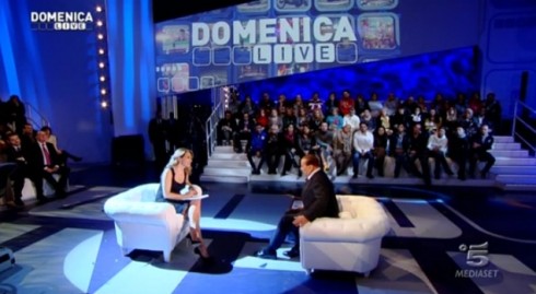 BARBARA D’URSO SI DIFENDE DOPO L’INTERVISTA A BERLUSCONI: “IO FACCIO PARLARE L’OSPITE”