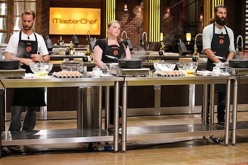 MASTERCHEF 2, TERZA PUNTATA: ELIMINATE REGINA E MARGHERITA, SUIEN FA TRIPLETE. CRACCO IRONIZZA SU TIZIANA, CHE ‘SCAPOCCIA’ DOPO L’INVENTION