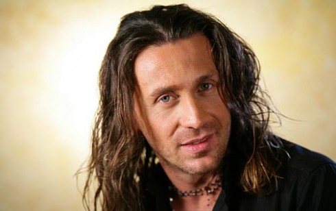 I MIGLIORI ANNI: POVIA ARRUOLATO NEL CAST