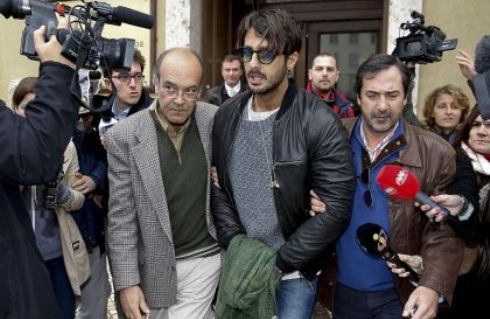 FABRIZIO CORONA TRASFERITO IN CARCERE. LA VIDEO-CONFESSIONE A CELEBRITY NOW: QUANDO USCIRO’ MI VENDICHERO’