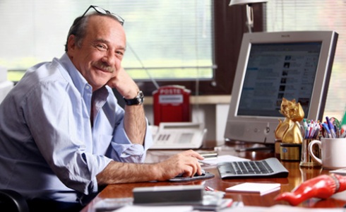 ITALIA DOMANDA IN PRIMA SERATA SU CANALE 5 CON BERSANI E BERLUSCONI. ANCORA UN RINVIO PER EXTREME MAKEOVER HOME EDITION ITALIA