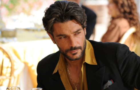 ASCOLTI TV DI VENERDI 1 FEBBRAIO 2013: IL CLAN DEI CAMORRISTI SI FERMA AL 17.18%, GIUSTI AL 13.57%. CROZZA SFIORA I 3 MLN (10.27%)