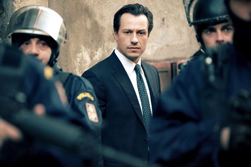 ASCOLTI TV DI VENERDI 1 MARZO 2013: BASTA IL 13.51% A IL CLAN DEI CAMORRISTI PER BATTERE RED OR BLACK (12.72%), CROZZA AL 10.9%