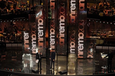 SANREMO 2013 IN DIRETTA: SECONDA SERATA – 13 FEBBRAIO. LITTIZZETTO SUGLI ASCOLTI: “C’HA VISTO ANCHE LA JUVE MENTRE GIOCAVA”