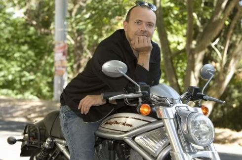 LE STRADE DI MAX: SU DEEJAY TV L’AVVENTURA A DUE RUOTE DI PEZZALI