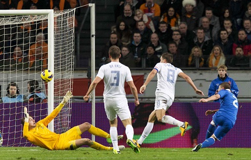 ASCOLTI TV DI MERCOLEDI 6 FEBBRAIO 2013: 7,7 MLN PER OLANDA-ITALIA (25.57%). CHI L’HA VISTO (13.1%) SUPERA CANALE5 (12%). LA BIGNARDI TOCCA IL 5.5%