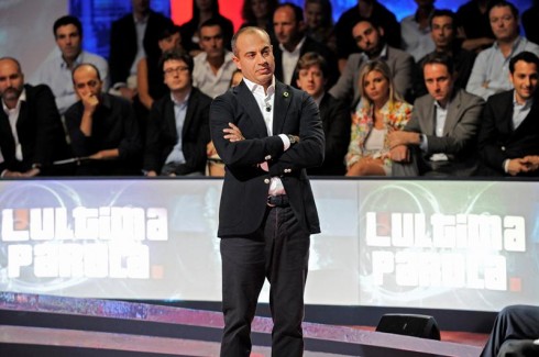 RAI2, VENERDI L’ULTIMA PAROLA SBARCA IN PRIMA SERATA. SLITTA IL DEBUTTO DI REX