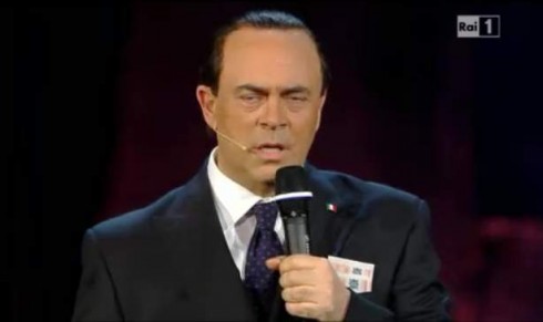 SANREMO 2013: MAURIZIO CROZZA FISCHIATO E ZITTITO DAL PUBBLICO DELL’ARISTON (VIDEO)