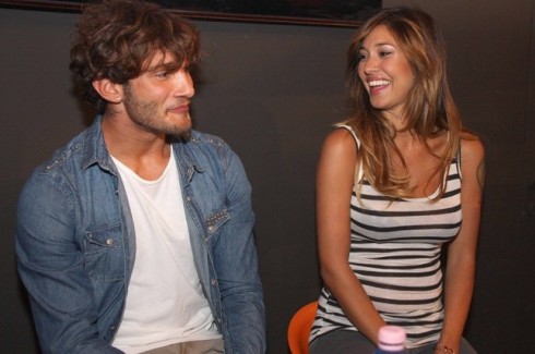 DMLIVE24: 15 LUGLIO 2013. BELEN PRESENTA SANTIAGO AI FANS