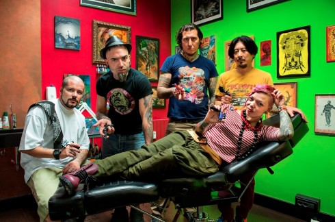 DM LIVE24: 12 MARZO 2013. FABRIZIO DE ANDRE’ PER LA PRIMA DI EMOZIONI, TORNA MILANO CITY TATTOO SU DMAX, IL CUOCO E LA PROFESSORESSA