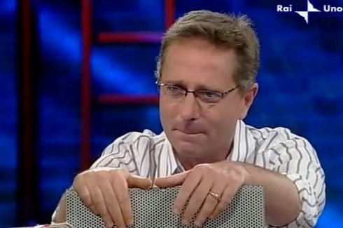 STRISCIA LA NOTIZIA NON DIFFAMO’ AFFARI TUOI. BONOLIS: “AI MIEI TEMPI NON CREDO CI FOSSE NIENTE DIETRO”