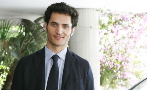 UN MEDICO IN FAMIGLIA 8: ROBERTO BACIA MARIA, MENTRE MARCO…