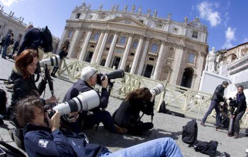 CONCLAVE IN DIRETTA: GLI ORARI DELLE FUMATE