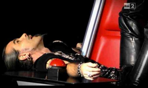 THE VOICE OF ITALY: IL PIERO PELU’ SHOW E IL “CONDUTTORE INESISTENTE”